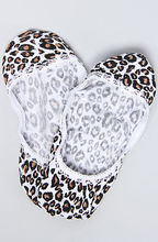 Women's The Leopard Foot Cover in White, Accessori